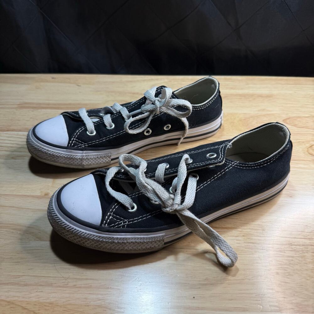 converse all star chuck taylor youth size 1.5